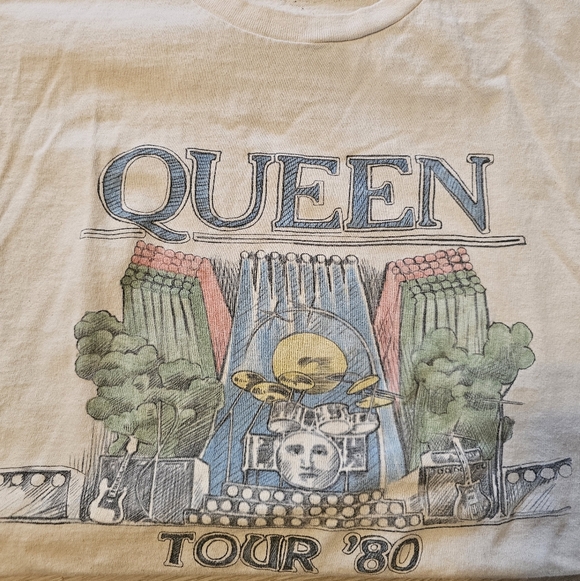 Queen Graphic T-Shirt - Picture 4 of 4
